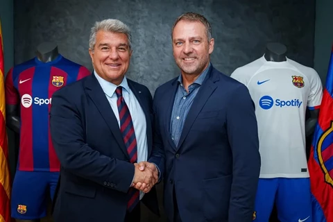 لابورتا: سنعلن قريبًا عن تمديد عقد فليك مع برشلونة